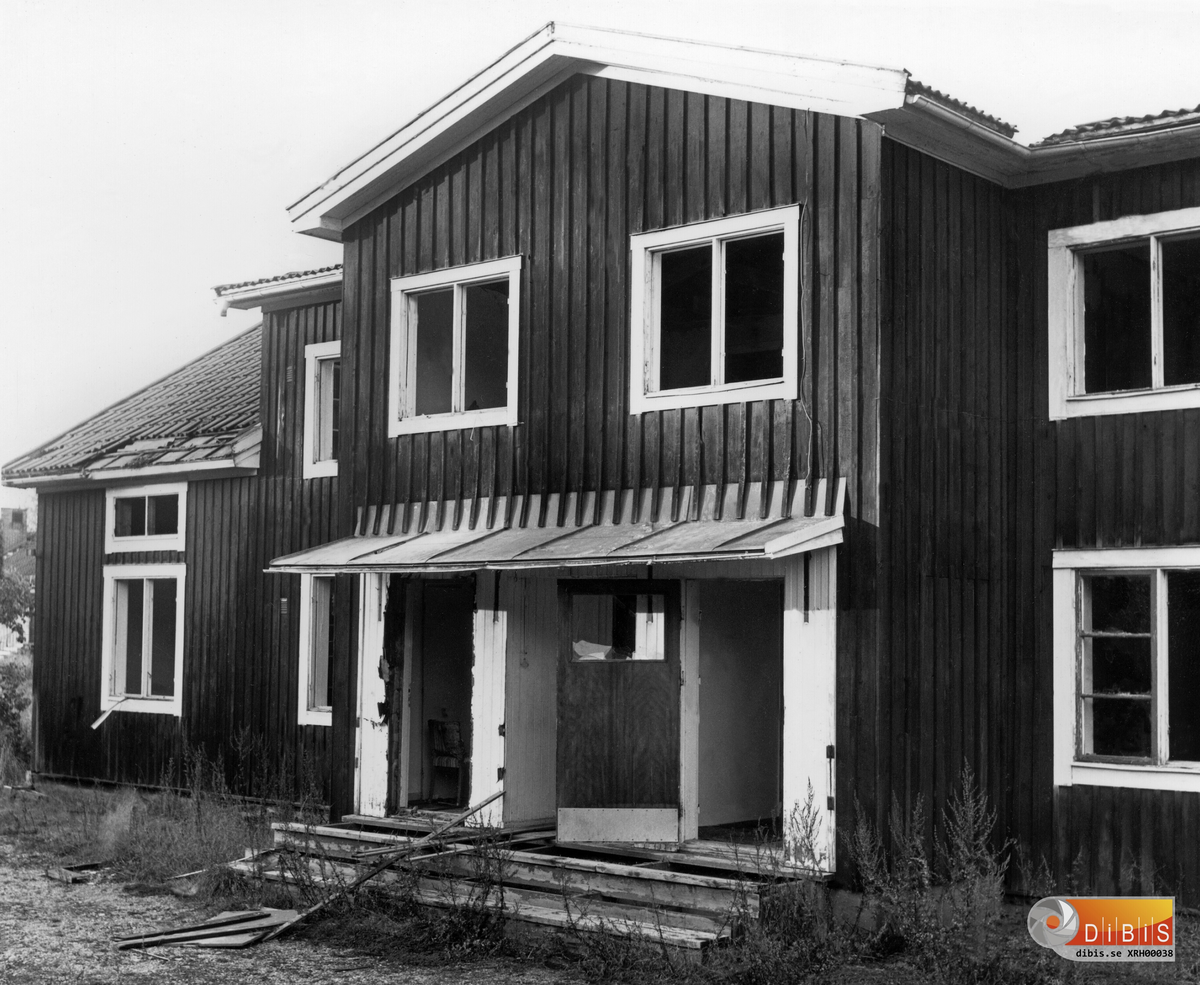 Området "Kråken" eller "Kråkslottet". Hus 521 med adress Masugnsvägen 9 Söder Ljusne byggdes omkring 1875 (troligen flyttat från Maråkers bruk) av Sörljusnes järnverk och användes till bostadshus. Det finns också uppgifter om att lokaler i byggnaden har använts för skolverksamhet och bryggeri.