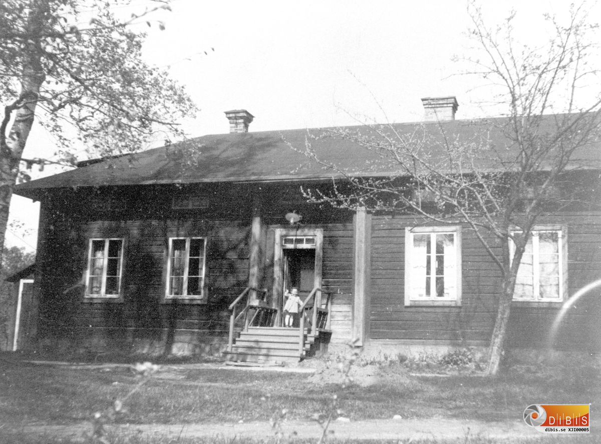 Bryggstugan till Myskje nr 6, tjänstgjorde många år som bostad, den revs på senare delen av 1940-talet.