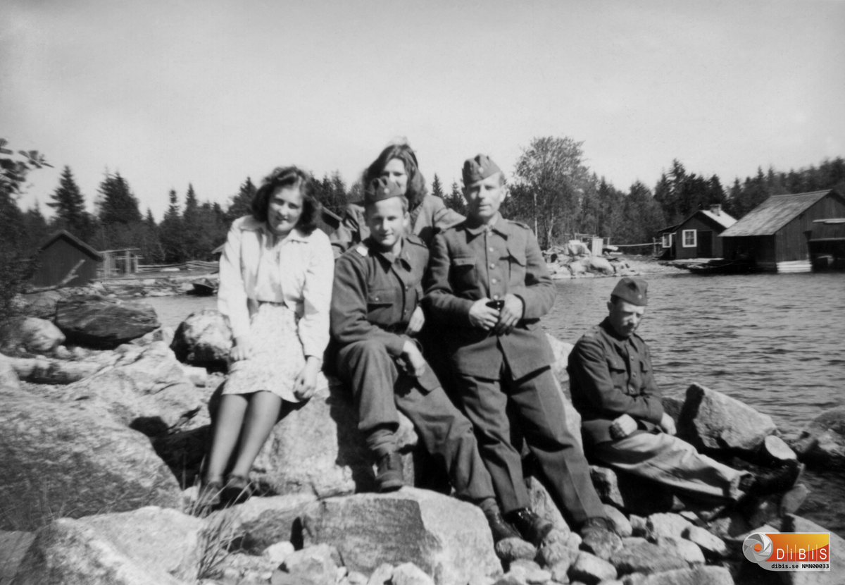 Kvinnor &amp; Militärer.