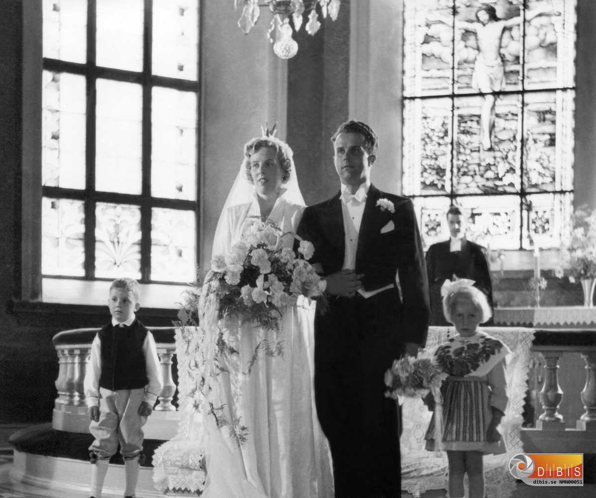 Brudpar i Kyrkan. Ida gifter sig.
