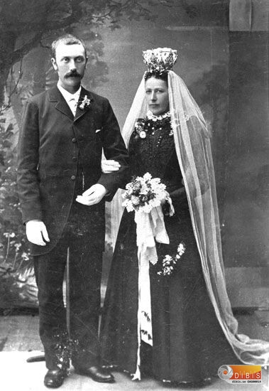 Brudpar.
Backa-Jonas Olsson och lärarinnan Ingeborg Nykvist.