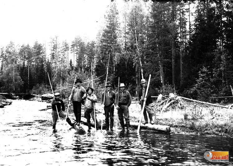 Flottare, sex män.
Fr.v. Gudmunds-Niklas Jonsson, Per Lindström, Emil Altberg, Johan Lind,
Gudmunds-Edvard Jonsson, Grota-Jonas Jonsson.