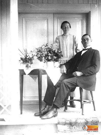 Jernbergs-Olle-Lars-Olof Eriksson  f. 2/2 1884 med sin första fru Beda f. Jonsson f. 20/11
1895, d. 13/1 1925.