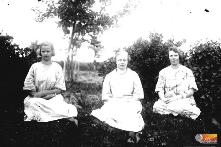 Anna Strandell, Ropra-Bricken Eliasson och mejerinnan Alma Broman Knåda.