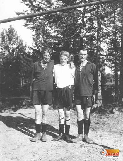 Fotboll.
Fr.v. Helge Johansson, Kongo-Claes Johansson och Edvin Jonsson.