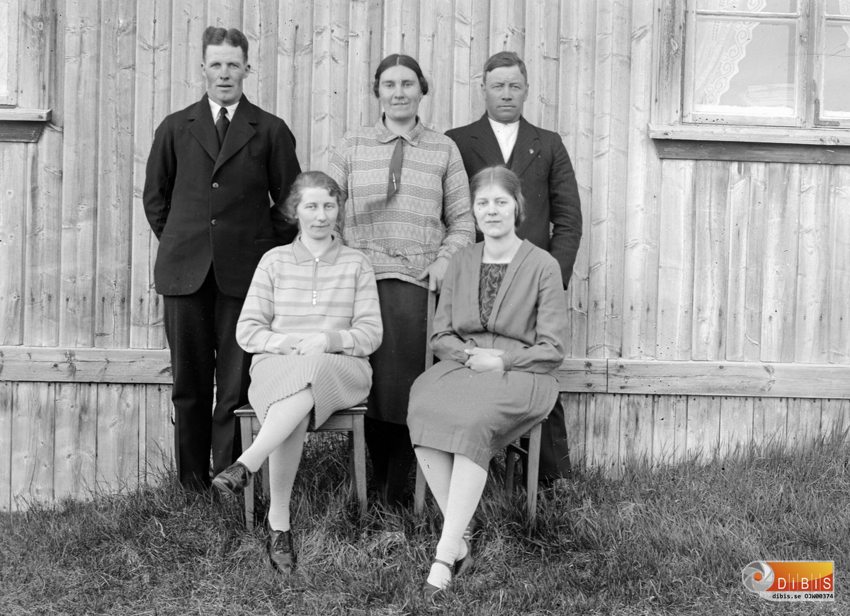 Fr v. bakre rad 1. Daniel Storne (Från Marcelinds i Edsbyn) 2. okänd 3. Jonas Wängborg fotografen Främre rad fr v 4. okänd 5. okänd