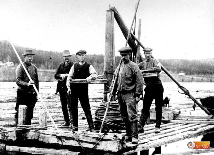 Spelflotte Timsjön.
Jonases-Erik Eriksson Kyan, Karl Fridström Kyan, Stöss-Olle Olofsson Kyan,
Märges-Per Eriksson Fullsborn, Timsbo-Jonke Jonas Nilsson Fullsborn.