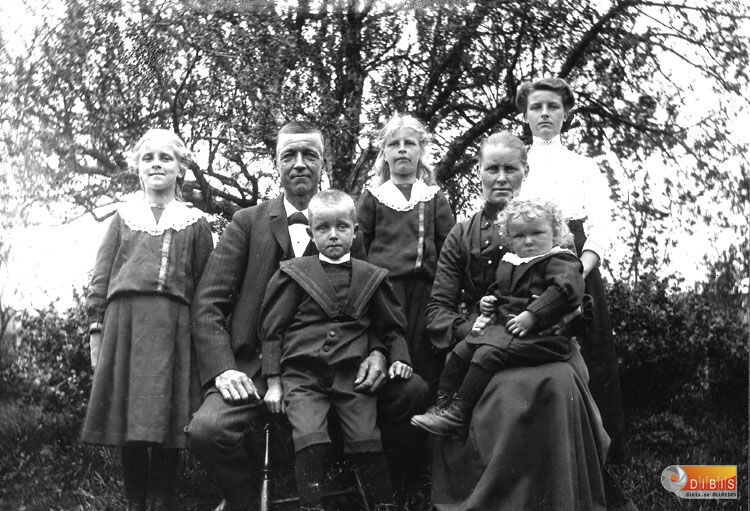 Näs-Anna, Näs-Erik, Näs-Erik d.y. Bricken, mor Bricken, Näs-Mårten (eller Per?) och Näs-Karin Eriksson.