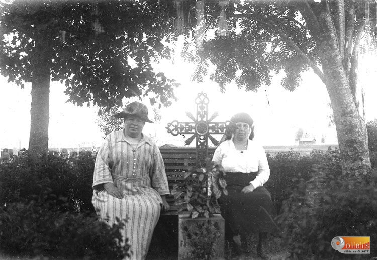 Knåmans-Kristin Hansson och Godins-Elin Söder.