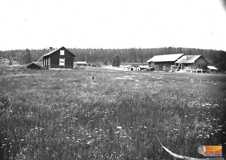 Fahlströms N.Svensbo.
Bostadshus med ladugård.