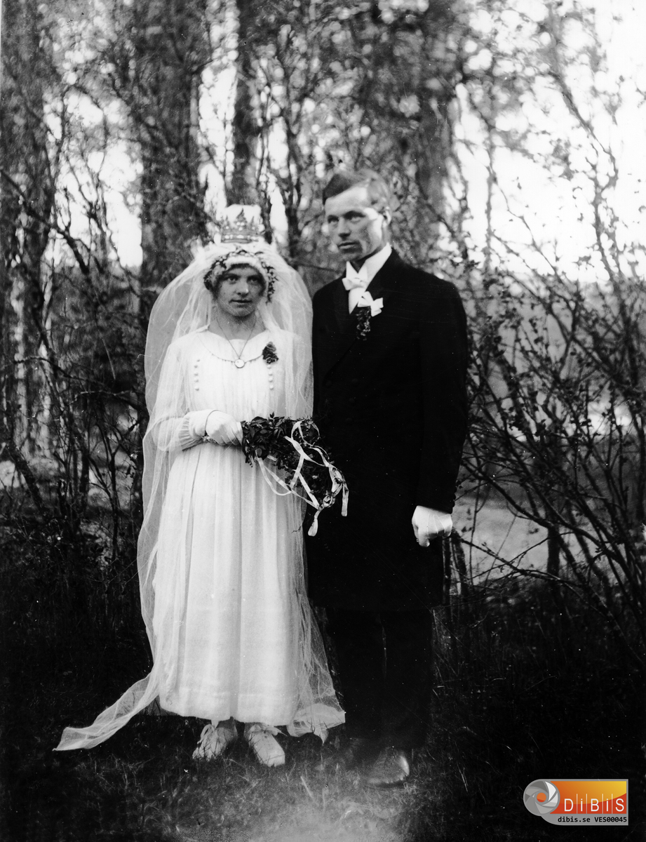Anny Sandquist (född Jernberg) och hennes nyblivne make Elis Sandquist.