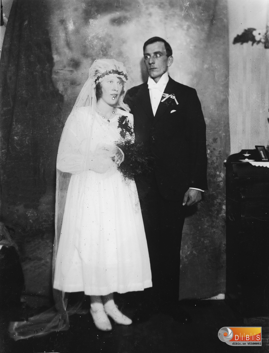 Brudparet Ellen och Hugo Woxlin, Njupa, Voxnabruk, år 1924
