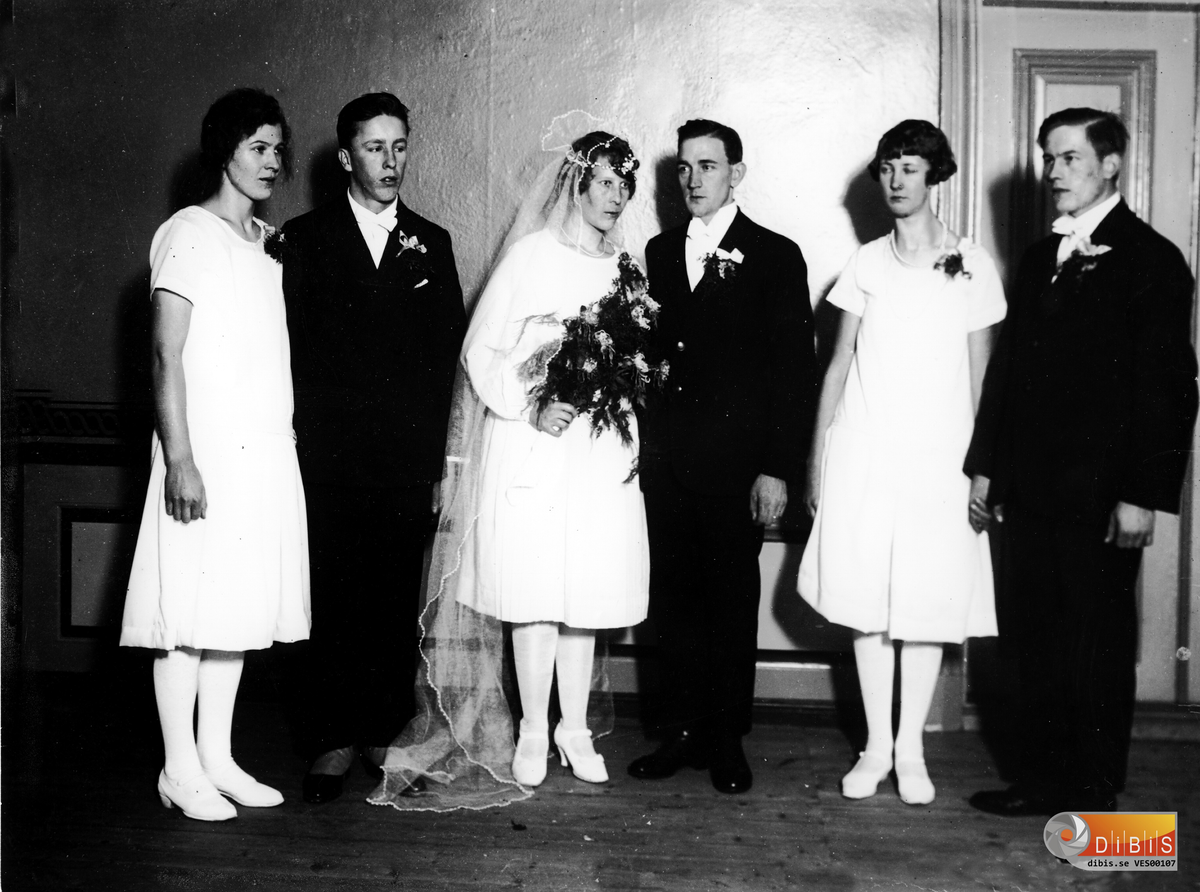 Från vänster: Edit Leander, Erik Lindblom, brudparet, Ester och Erik Mattsson, Dagny Lindblom, Nils Mattsson.Voxnabruk år 1927.