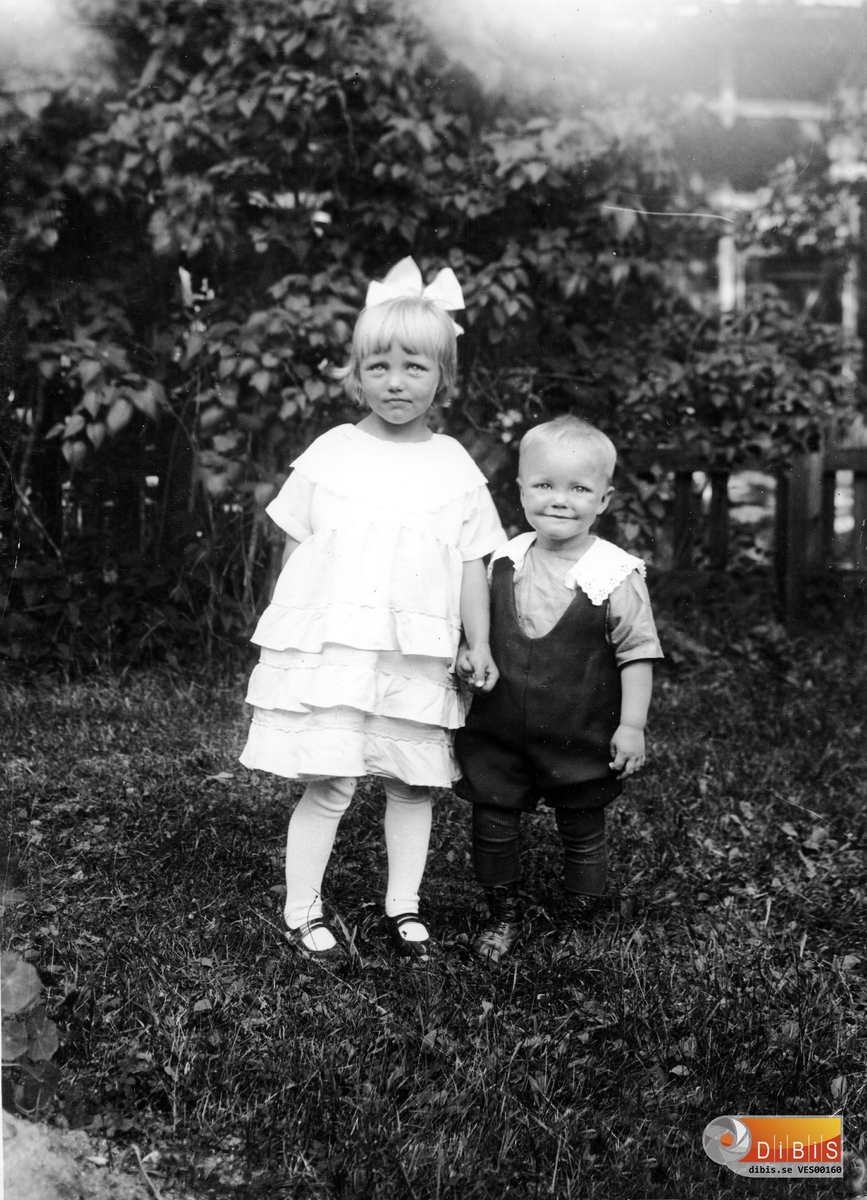 Syskonen Margit och Ingvar Karlsson, Voxnabruk.