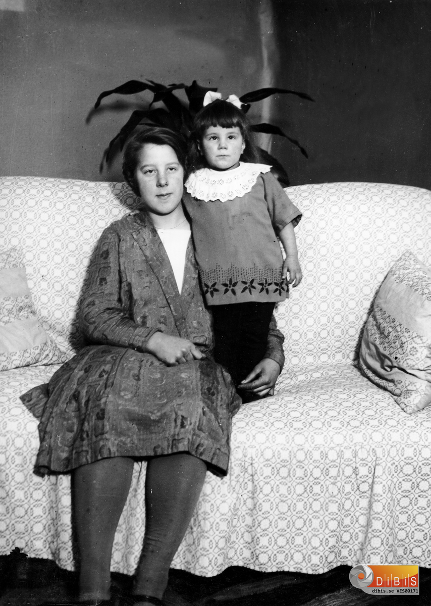 Svea Jansson född Sundberg, med dotter, Ulla eller Åsa, Finnstuga, Voxna.