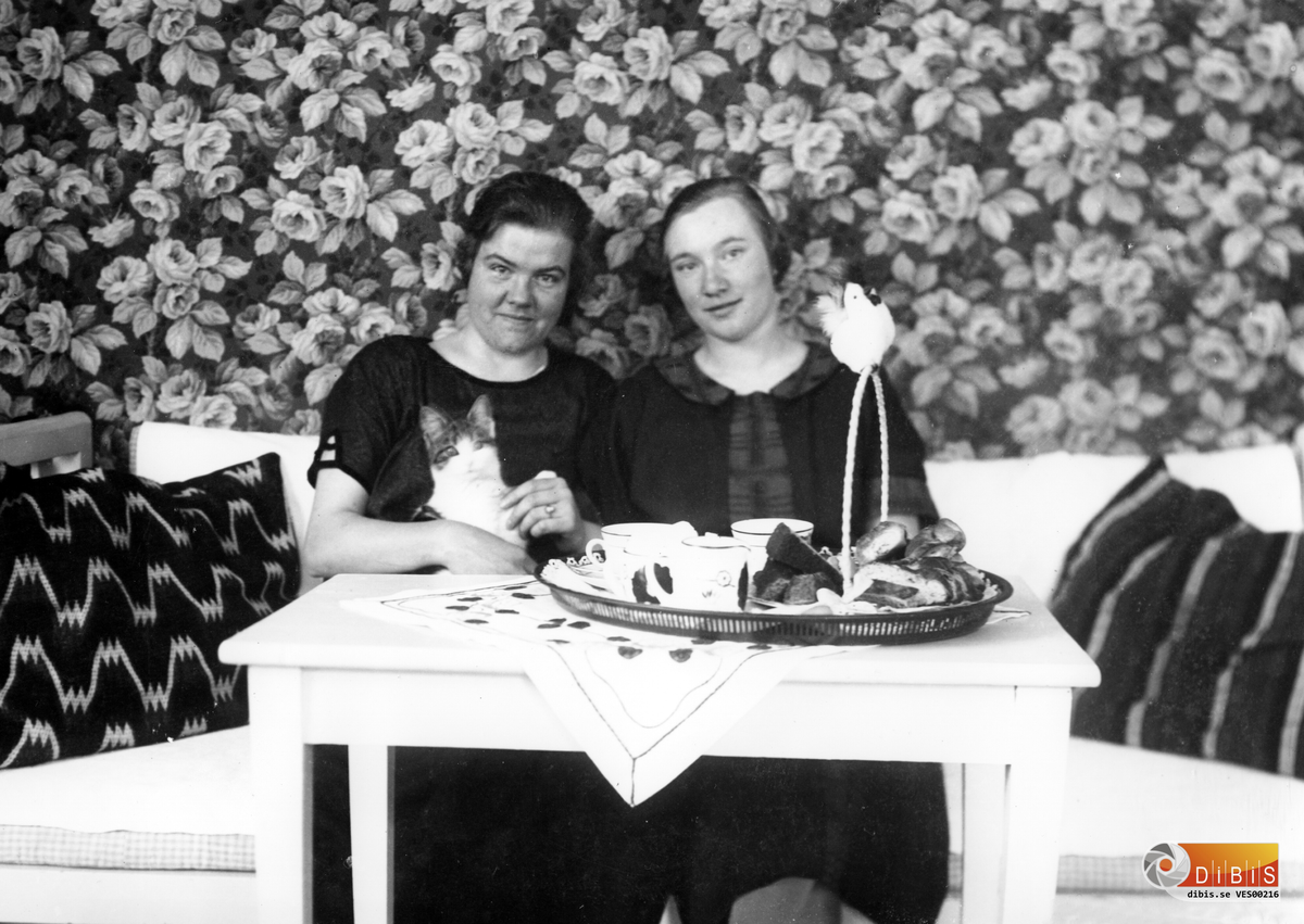Från vänster: Frida Högstedt, okänd.