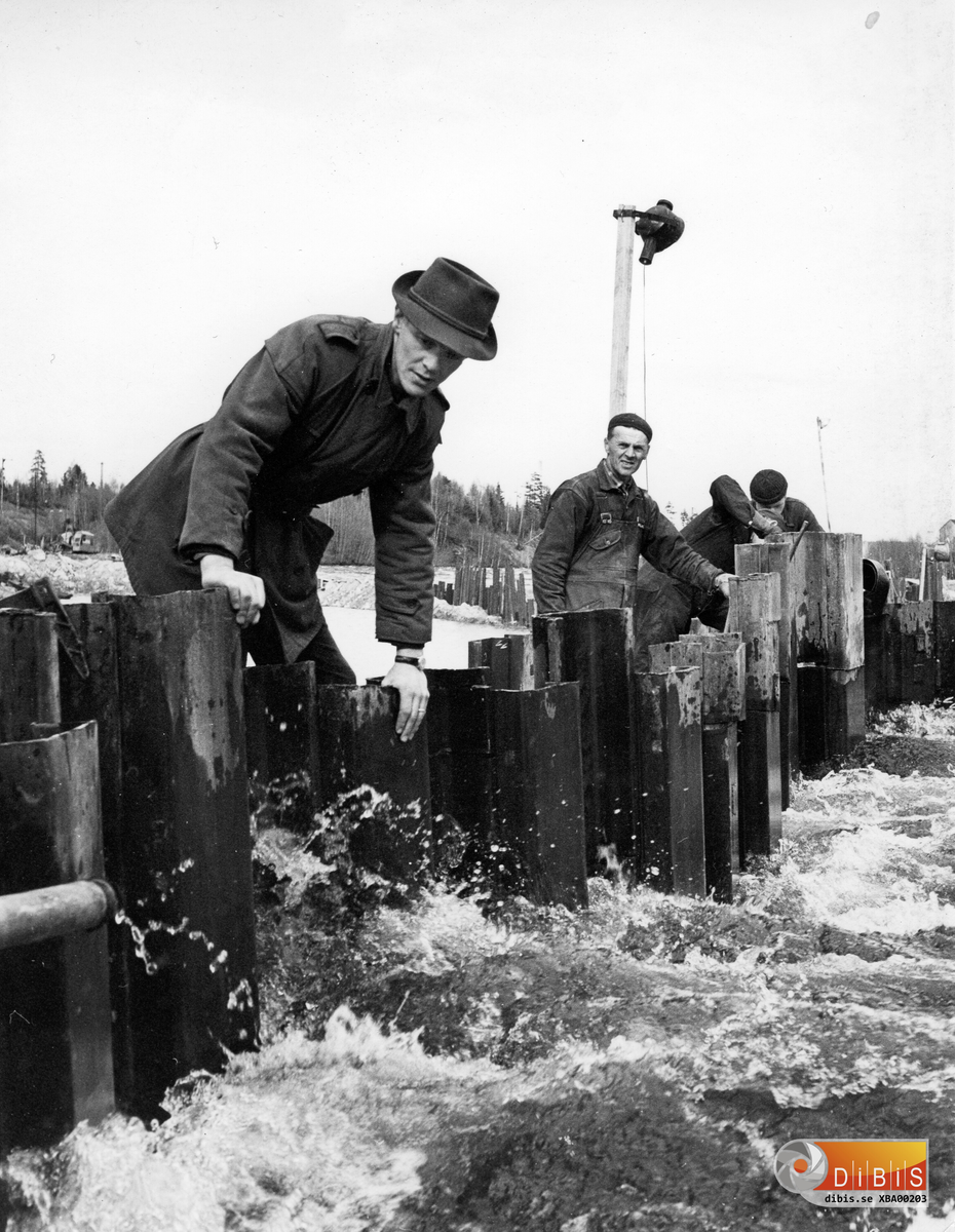 Kraftig och hög vårflod under kraftverksbygget i Bergvik, omkring 1960.