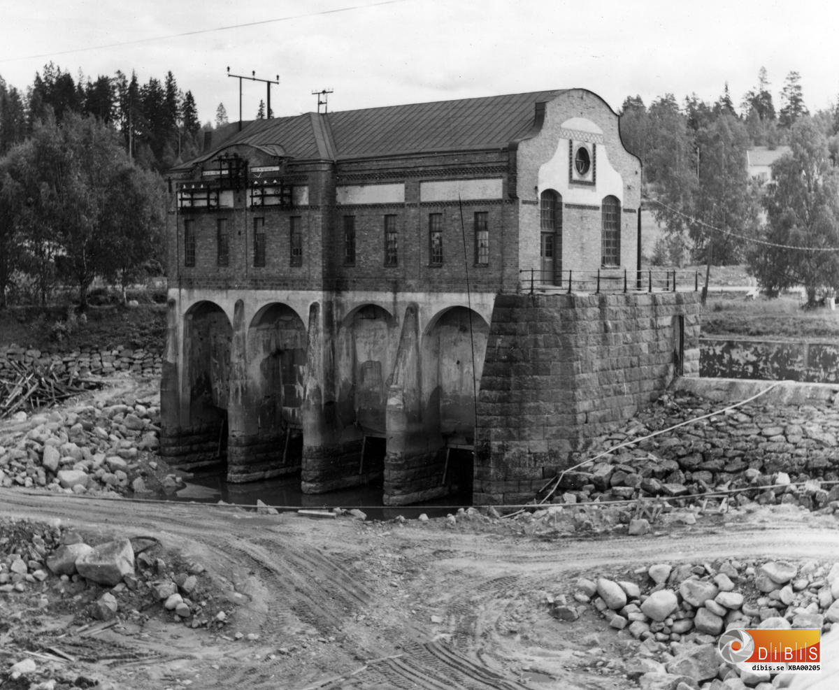 Övre kraftverket i Bergvik. Byggdes 1902 för att leverera elektricitet till sulfitfabriken i Vansäter, startade februari 1903. Kraftverket revs omkring 1960 när nya kraftverket byggdes.