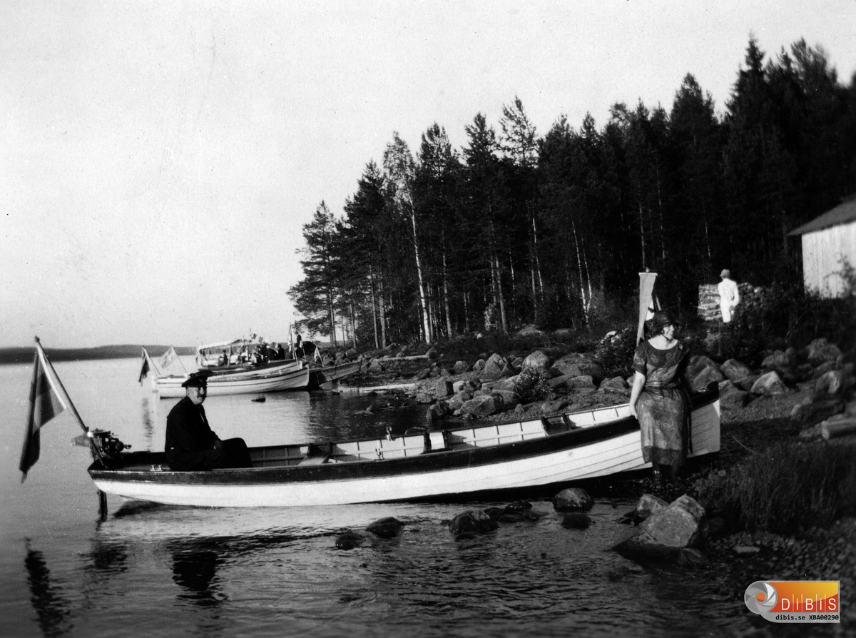 Detta foto föreställer medlemmar från Bergvikens Motorbåtssällskap på utflykt.