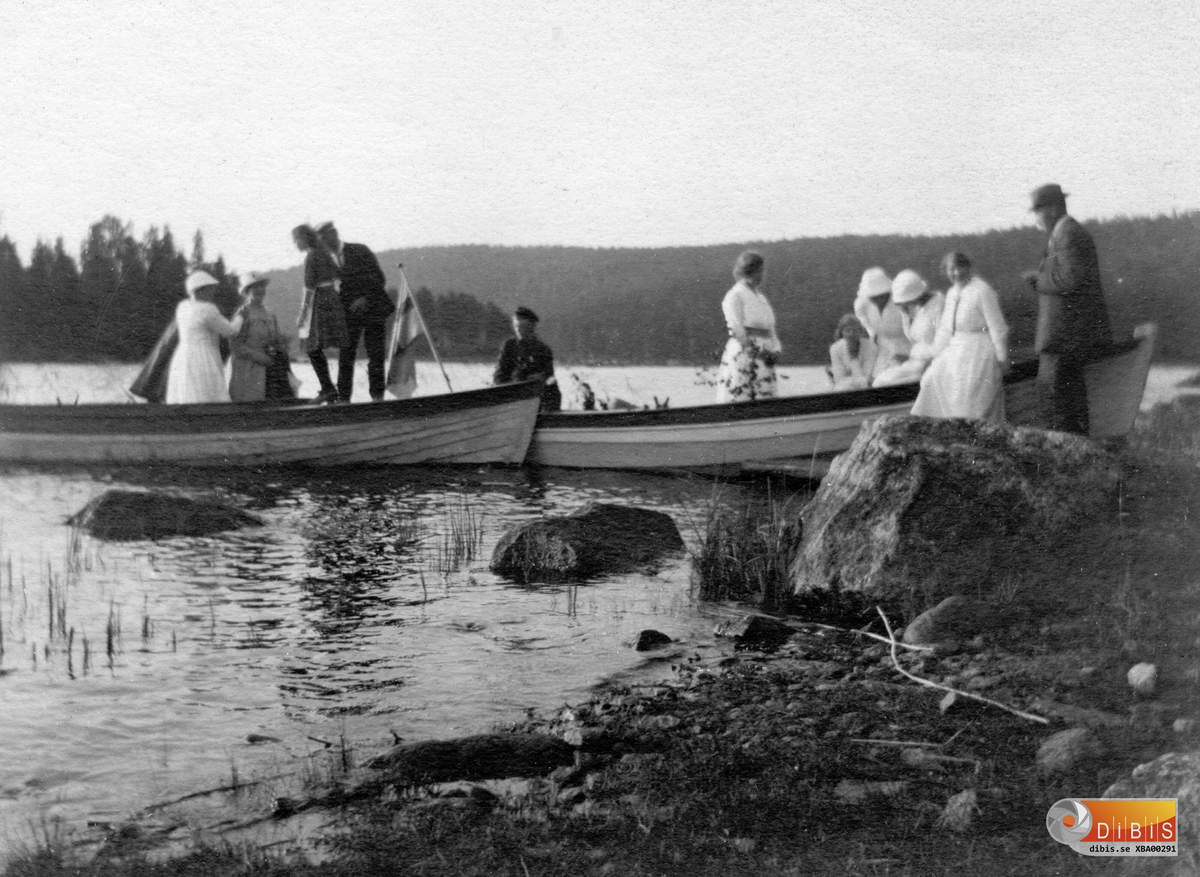 Detta foto föreställer medlemmar från Bergvikens Motorbåtssällskap på utflykt.