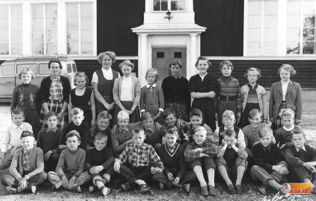 Österbackens skola i Vannsätter.

Främre raden från vänster:
3. Olle Lindberg
7. Holger Strandberg

Mellanraden från vänster:
4. Kurt Jansson
7. Carl-Olov Söderholm
9. Kjell-Ove Landgren

Övre raden från vänster:
1. Gerd Lydén
2. Ulla Strid
4. Lärarinnan Gunborg Westling

Övriga okända