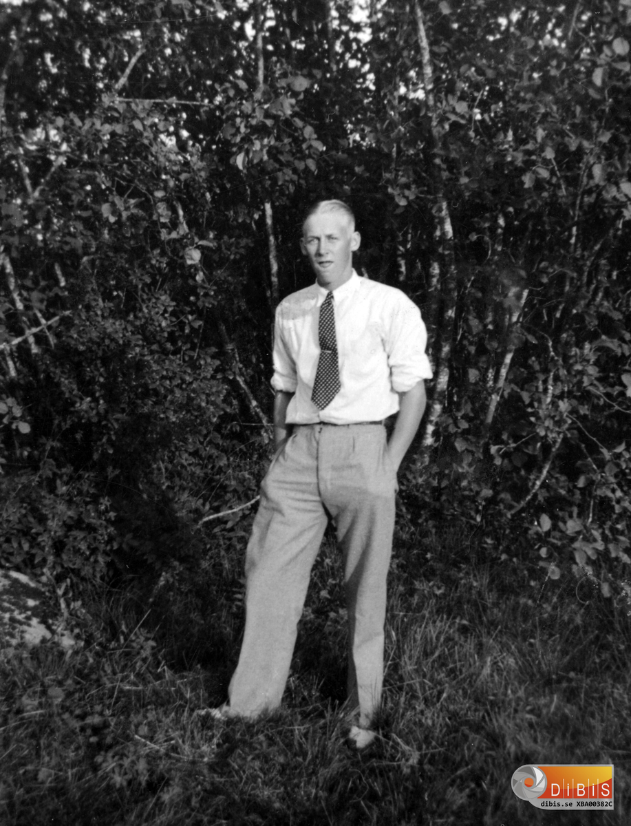 Harry Strandberg, född och uppväxt i Lynäs by, Bergvik, Söderhamns kommun.
Född 9/9 1915 , död 6/9 1994. Far till Holger Strandberg från äktenskapet med Greta Lindberg, uppväxt i Verkmyra, Bergvik.