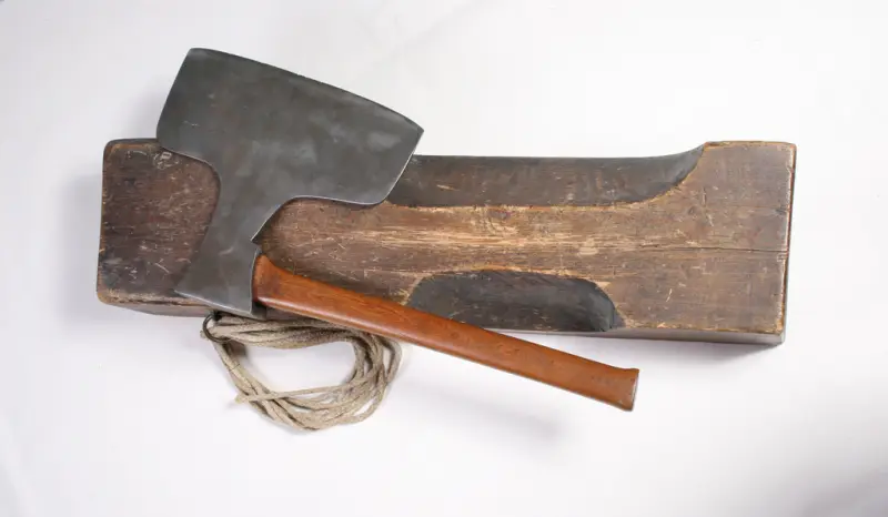 Den trondhjemske skarpretterøksa er datert til midten av 1700-tallet.