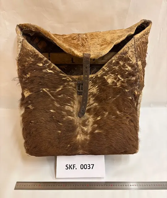 Neverkont, med påsydd skinn