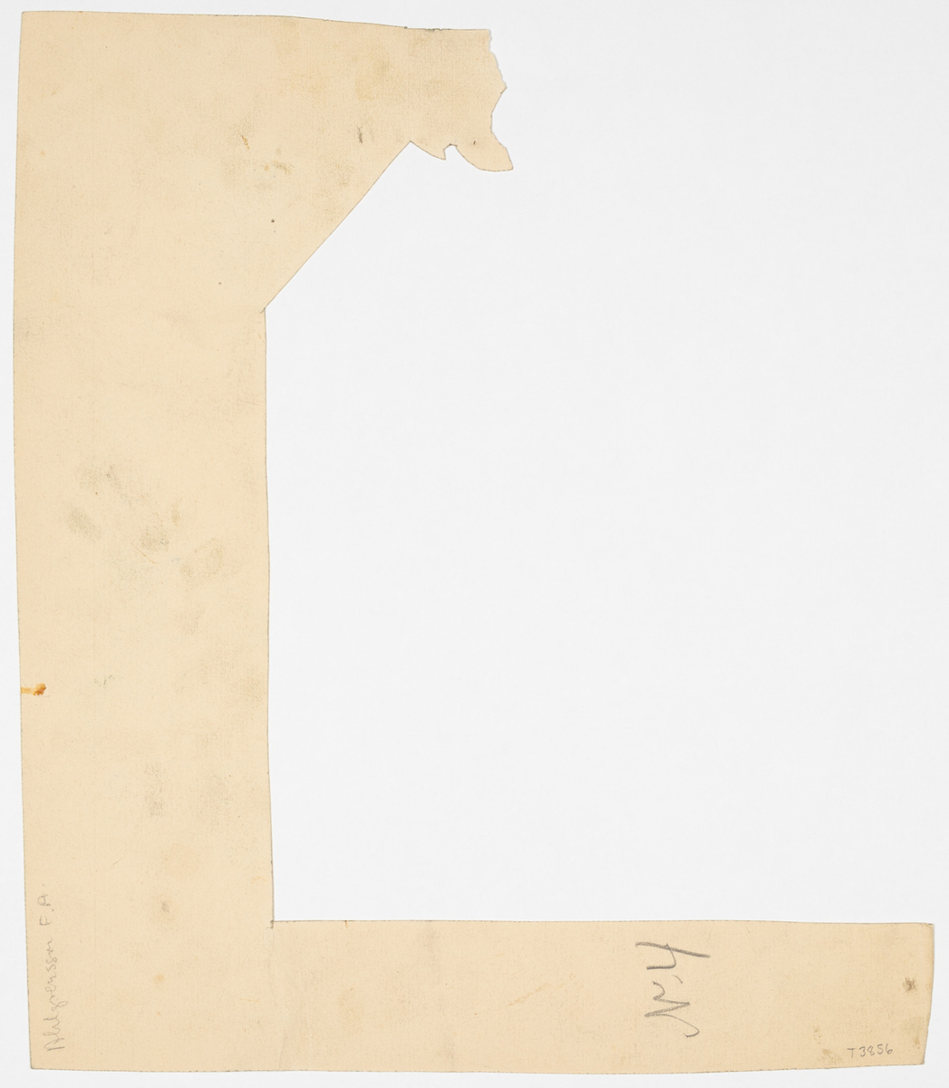 Interiör. del av rum med takbjälkar och enklare väggdekoration.
