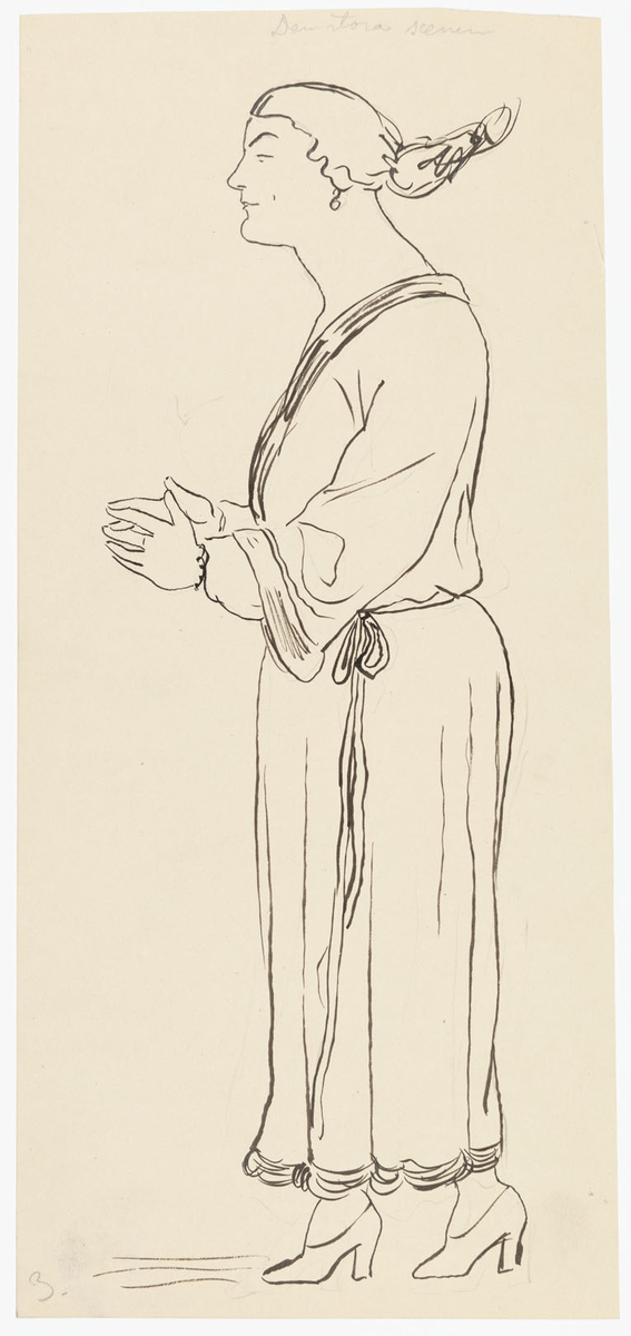 En kvinna i profil och helfigur vänd åt vänster. Hon är klädd i hellång tunn kappa eller eventuellt morgonrock med skärp och högklackade skor. Håret i hästsvans som står rakt ut från nacken.
