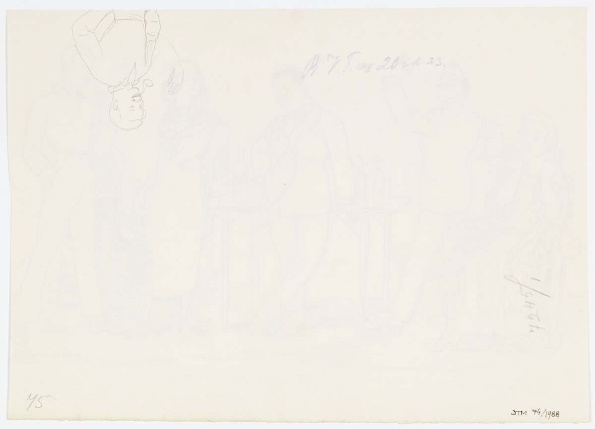 Två kvinnor och tre män. Längst till vänster sitter en kvinna i en korgstol. Hon är klädd i klänning och blommig lång jacka. Till höger om henne gestikulerar en kostymklädd man med monokel och mustasch. Till höger om honom står en dito klädd man lutad mot ett bord med flaskor och glas. Vid hans sida står en kvinna i enkel klänning och mönstrad sjal draperad över axlarna. Hon håller i ett tennisracket. Till höger om henne står en piprökande man iklädd byxor och tröja med krage. Mellan kvinnan och mannen skymtar en korgstol. På baksidan blyertsskiss av en man.
