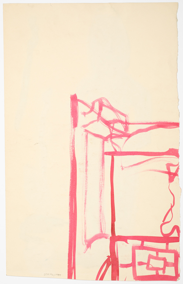 Skulptur på podium av naken man i brunt, ljusgrått och svart. På baksidan del av akvarellteckning i rött. Sannolikt detalj av dekor.
