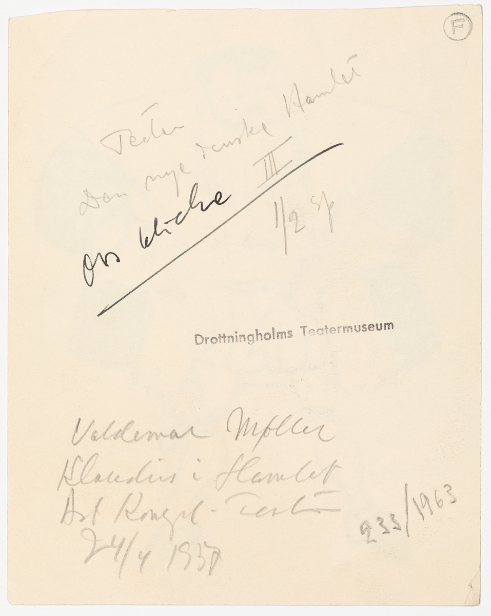 Man i helfigur avbildad framifrån. Han är iklädd renässansdräkt med hosor, korta puffbyxor, doublet-tröja och rock med stort slag. I bältet finns en dolk och runt halsen ordenskedja.