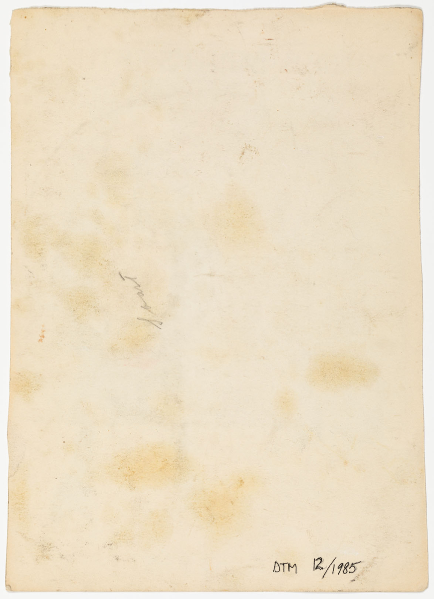 Bilden föreställer en vithårig man med mustasch och skägg klädd i frack. Han tittar åt en kvinna som står vid en utdragssäng ovanför vilken en röd lampa hänger.
