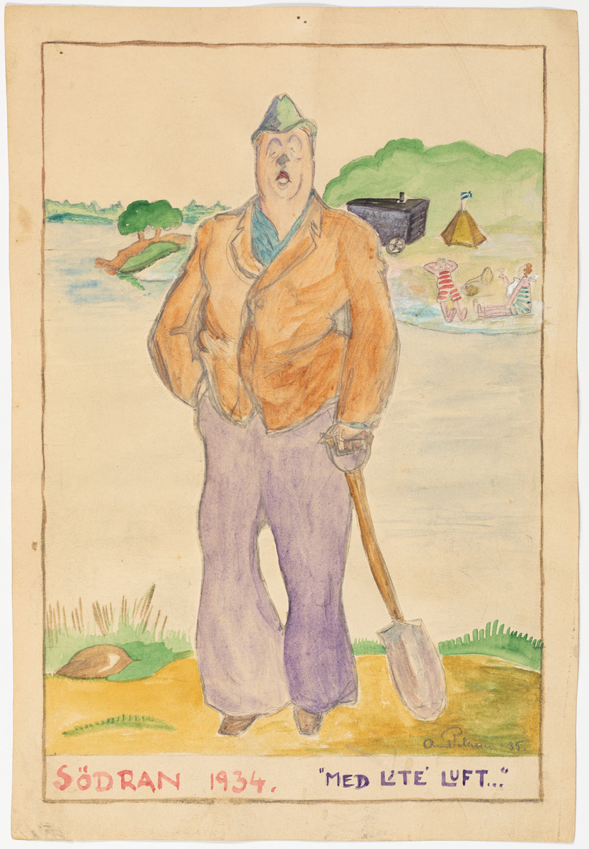 Man ståendes på en strand i kort brun jacka, vida lila byxor och en liten grön hatt på huvudet. I vänster hand en spade. I bakgrunden, på andra sidan vattnet, två campare i randiga baddräkter på en strand.
