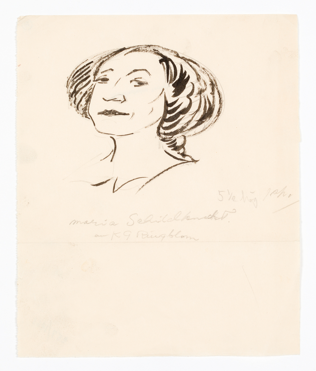 Porträtt av kvinna med uppsatt svart hår.
