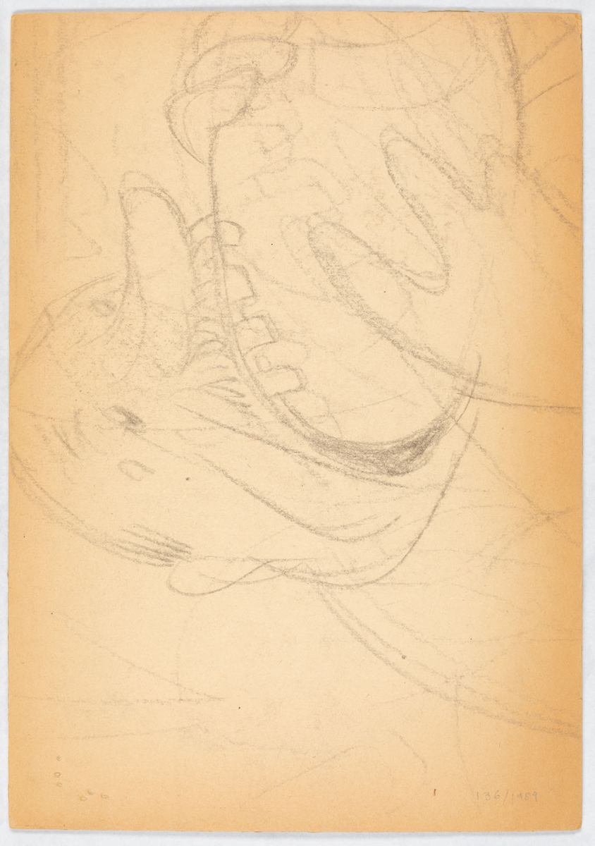 Springande man i profil i narrkostym, svart krona med kulor, röd kulle och lång svart fjäder. Röd vidärmad jacka med svarta kulor kring midjan, gula bjällror. Hosor med ett grönt och ett svart ben samt röda fötter.
