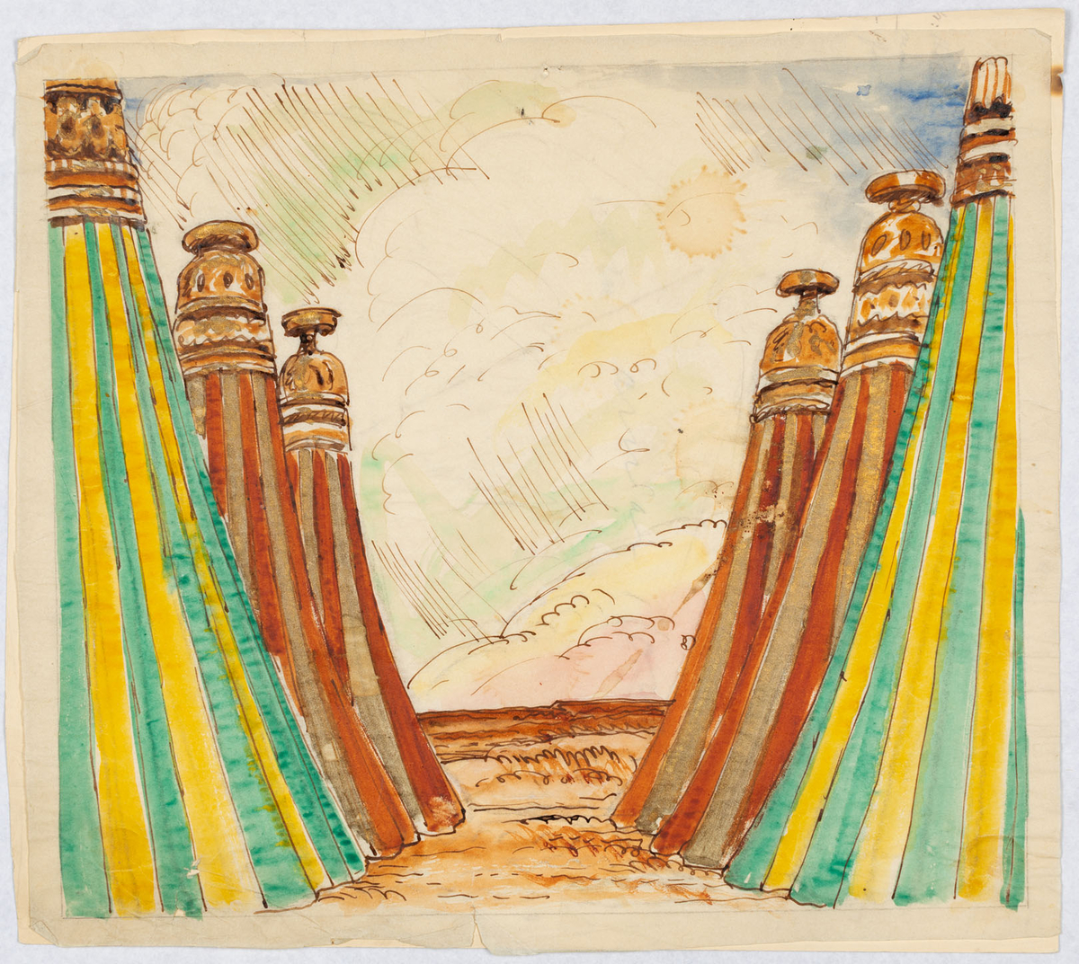 På höger och vänster sida tre randiga tält, det första i grönt och gult, de två bakomliggande i gult och [ ]. Brun mark mot horisontlinje över vilken molnformationer i rosa, gult, vitt och grönt tonar upp sig mot blå himmel. Jfr 118/1989
