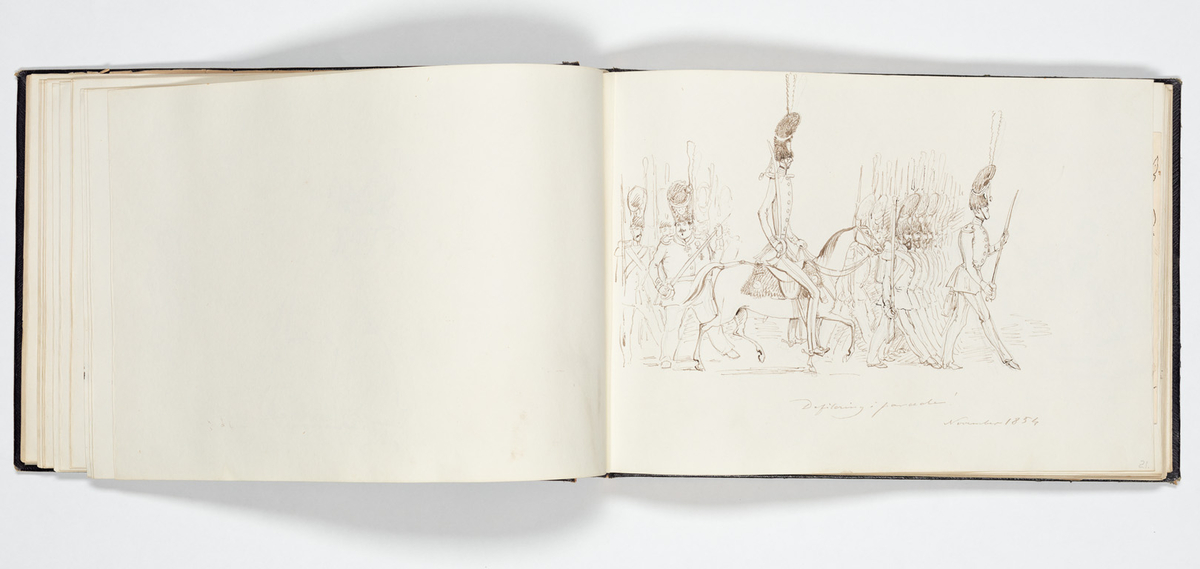 En uniformerad man som ramlat på alla fyra och över honom faller en svartklädd kvinna. Tre kvinnor i aftonklänningar sitter bakom på en bänk och ser förskräckta på det som händer.
