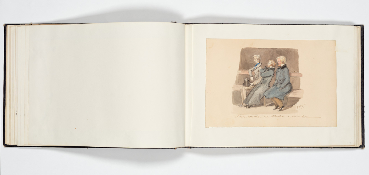 En uniformerad man som ramlat på alla fyra och över honom faller en svartklädd kvinna. Tre kvinnor i aftonklänningar sitter bakom på en bänk och ser förskräckta på det som händer.
