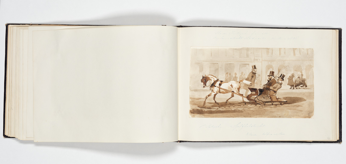 En uniformerad man som ramlat på alla fyra och över honom faller en svartklädd kvinna. Tre kvinnor i aftonklänningar sitter bakom på en bänk och ser förskräckta på det som händer.
