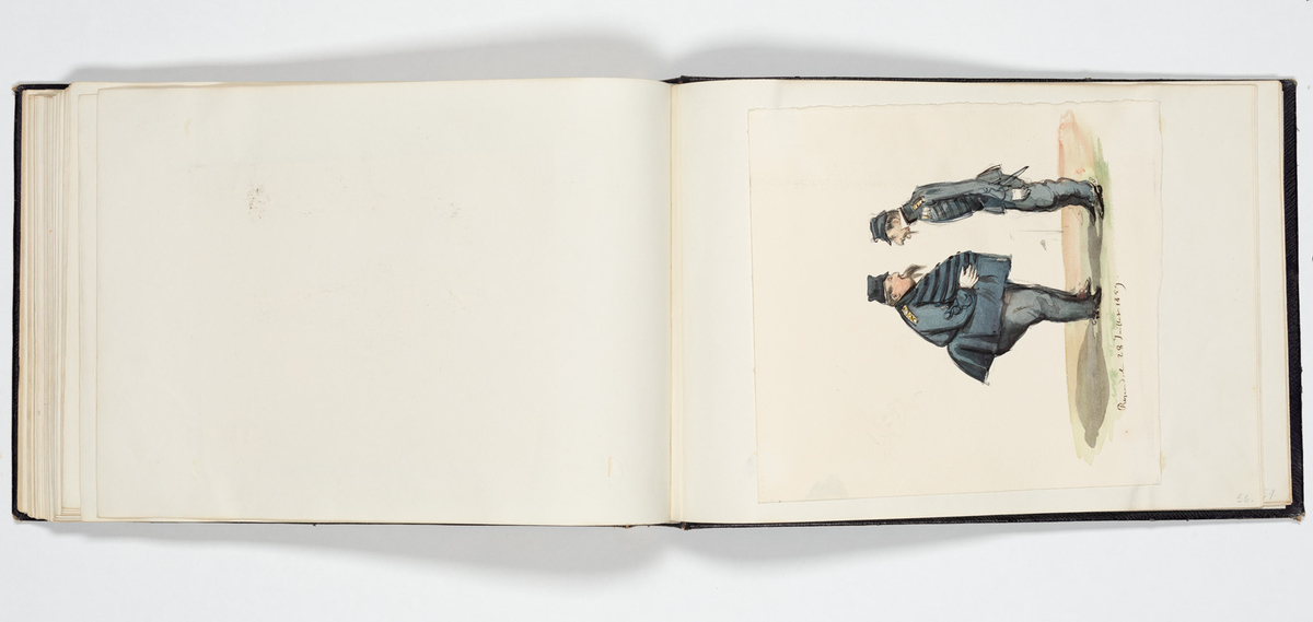 En uniformerad man som ramlat på alla fyra och över honom faller en svartklädd kvinna. Tre kvinnor i aftonklänningar sitter bakom på en bänk och ser förskräckta på det som händer.
