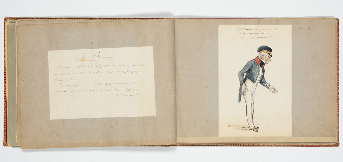 Album med flera teckningar av karaktärer och scener
