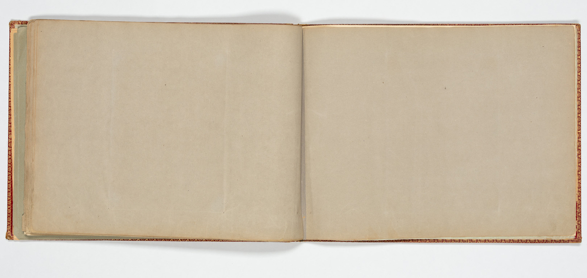 Album med flera teckningar av karaktärer och scener
