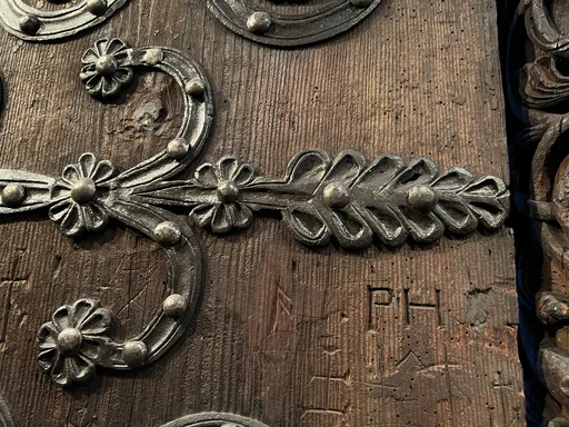 Stavkyrkjebeslag på museum i Bergen