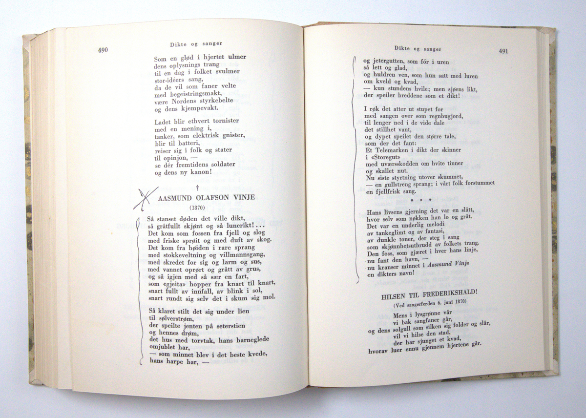 Bøker frå boksamlinga til Olav H. Hauge