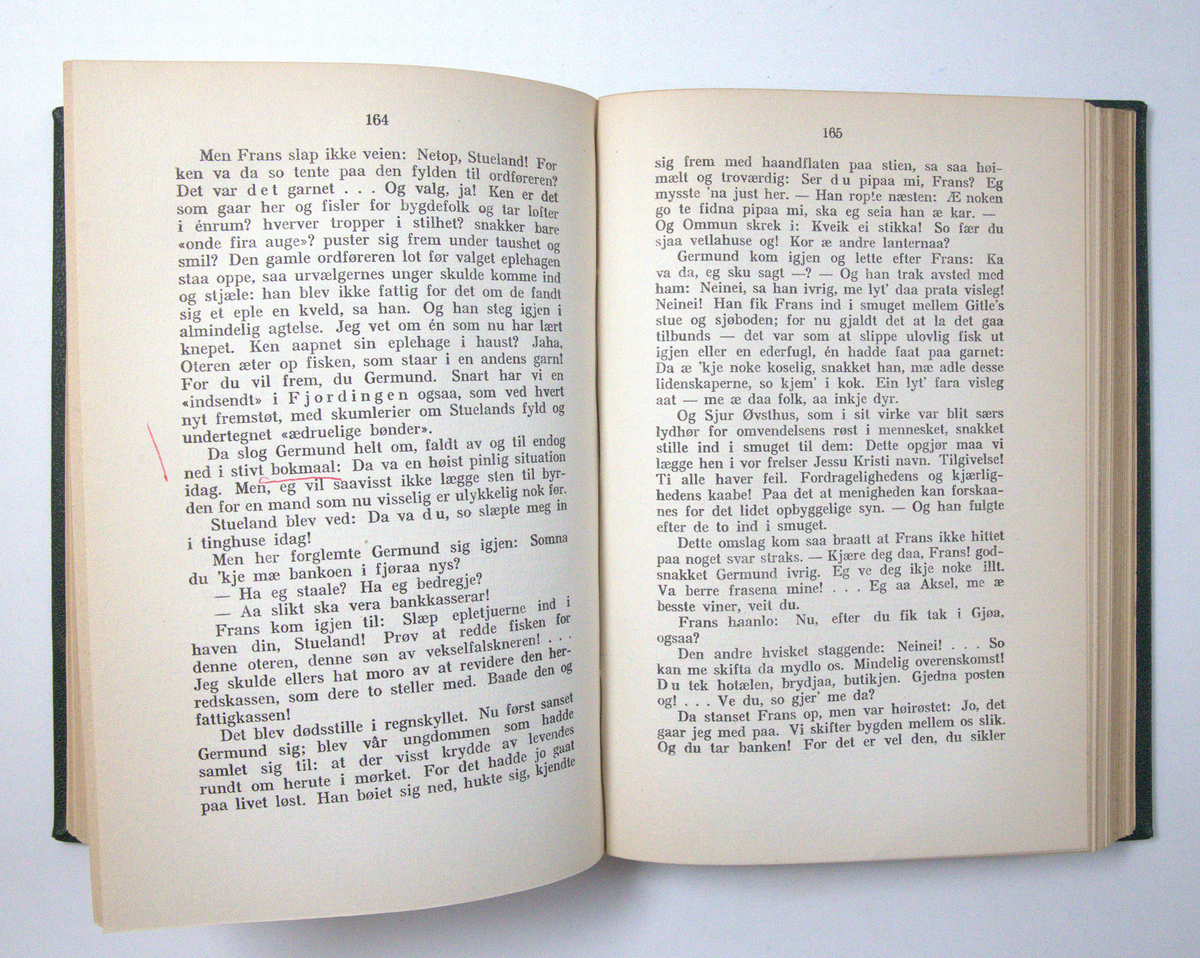 Bøker frå boksamlinga til Olav H. Hauge