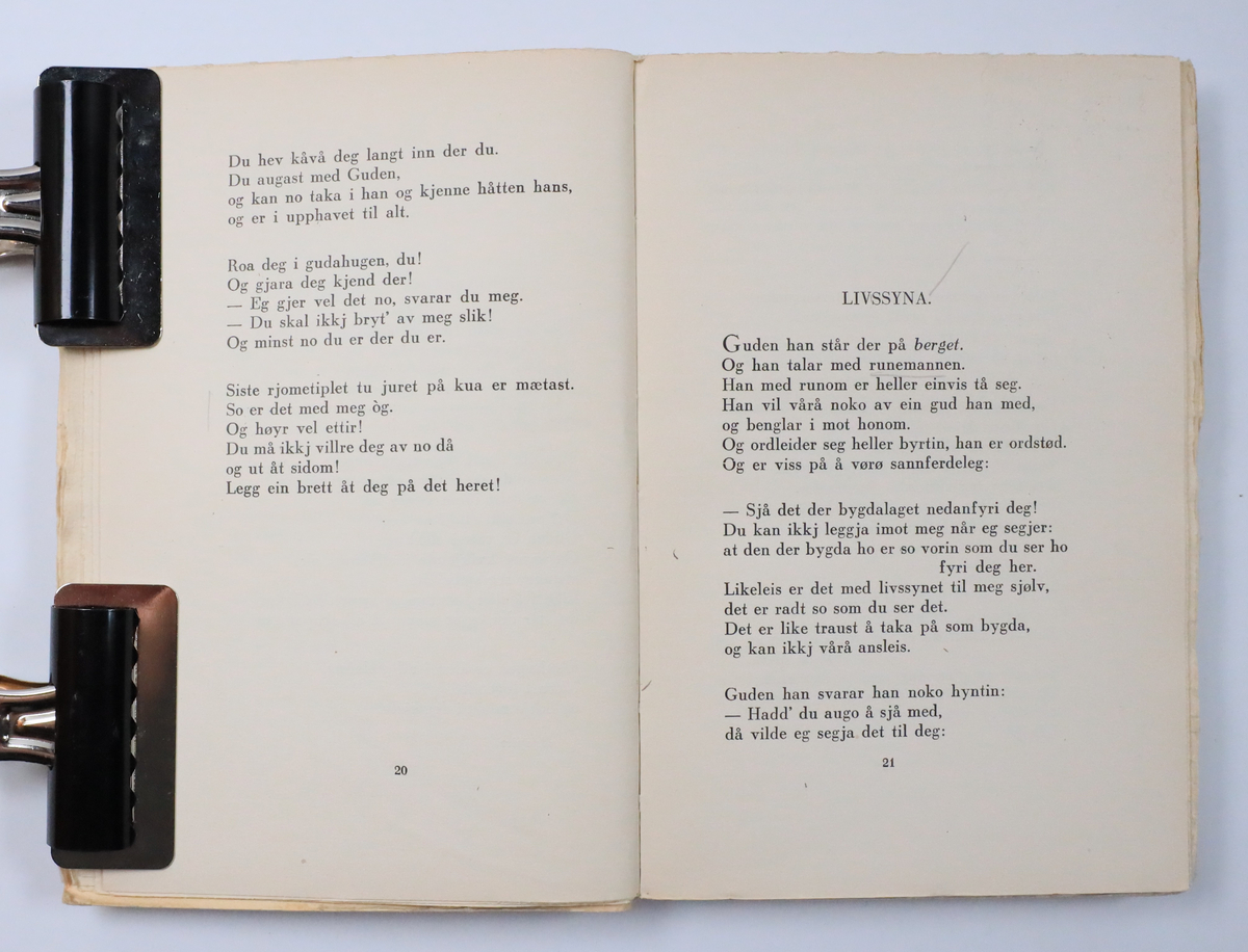 Bok frå boksamlinga til Olav H. Hauge