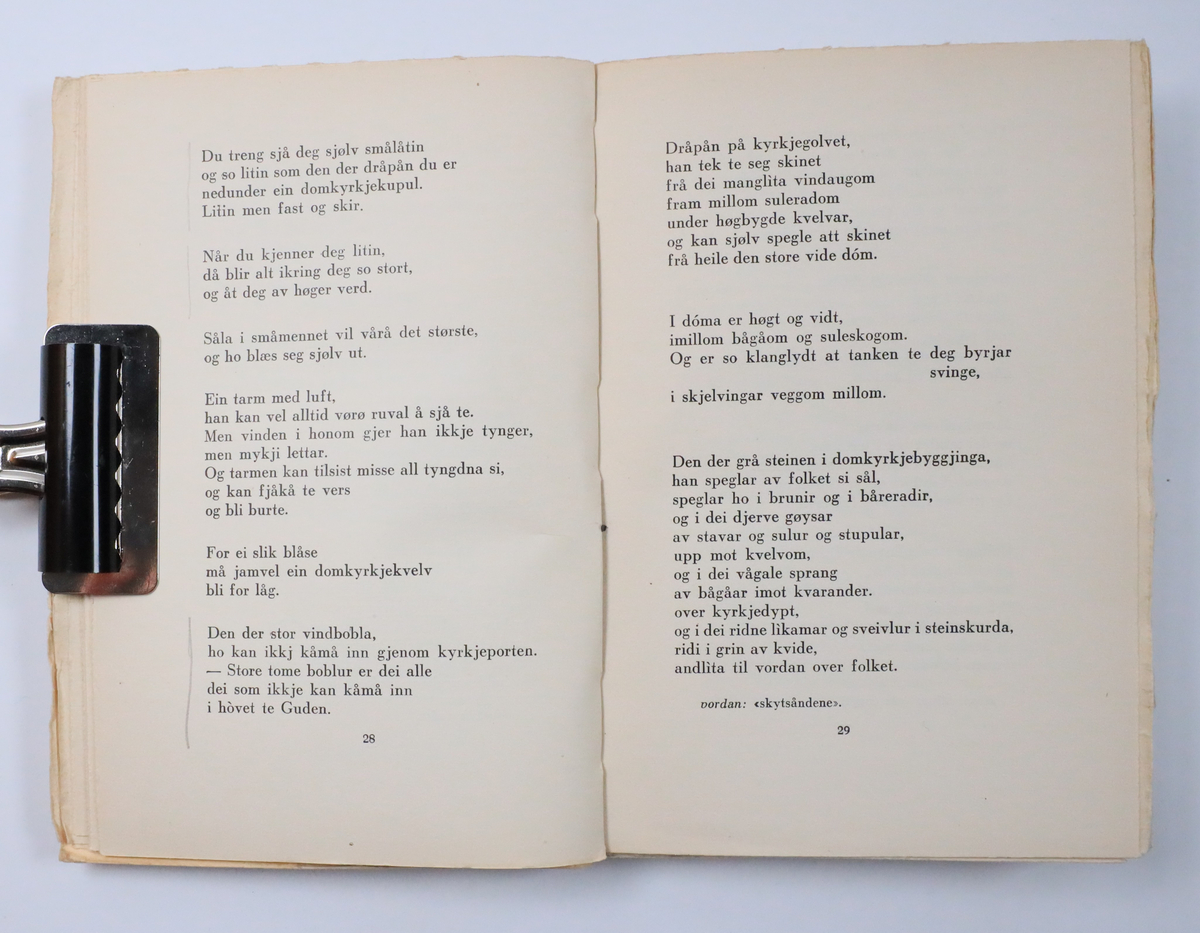 Bok frå boksamlinga til Olav H. Hauge