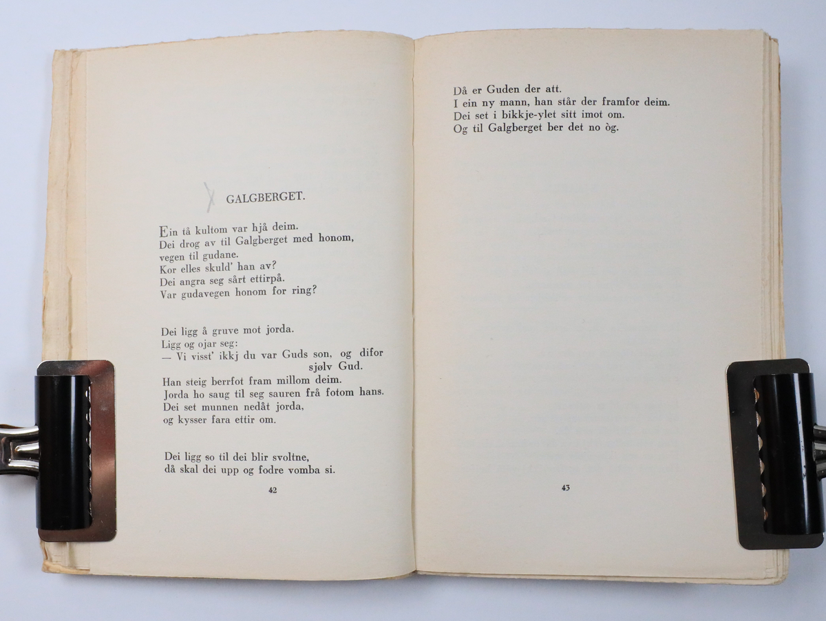 Bok frå boksamlinga til Olav H. Hauge